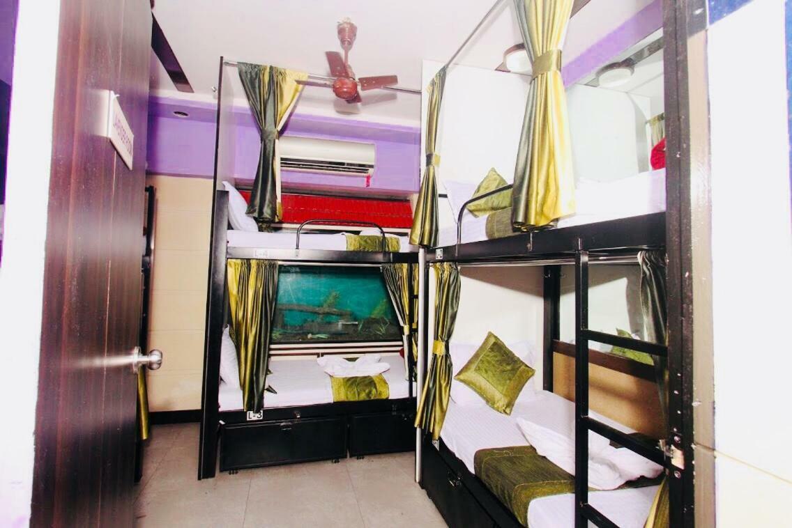 Town Hostel Mumbai - Ac Dormitory — Photos 3